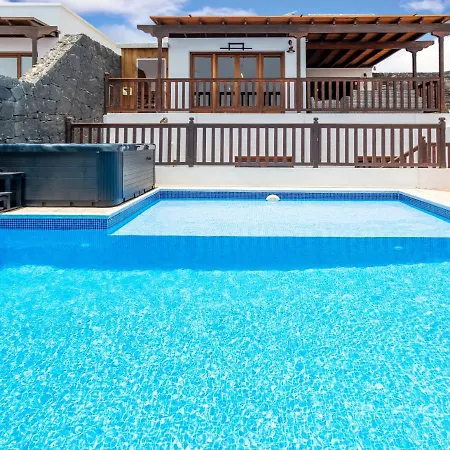 Peaky Playa Blanca (Lanzarote)